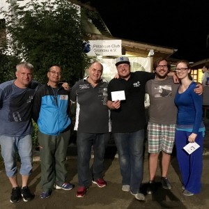 In der Bildmitte die Gewinner Jürgen und Markus, die Zweitplatzierten Jens und Miriam rechts im Bild, links: Paul und Ro